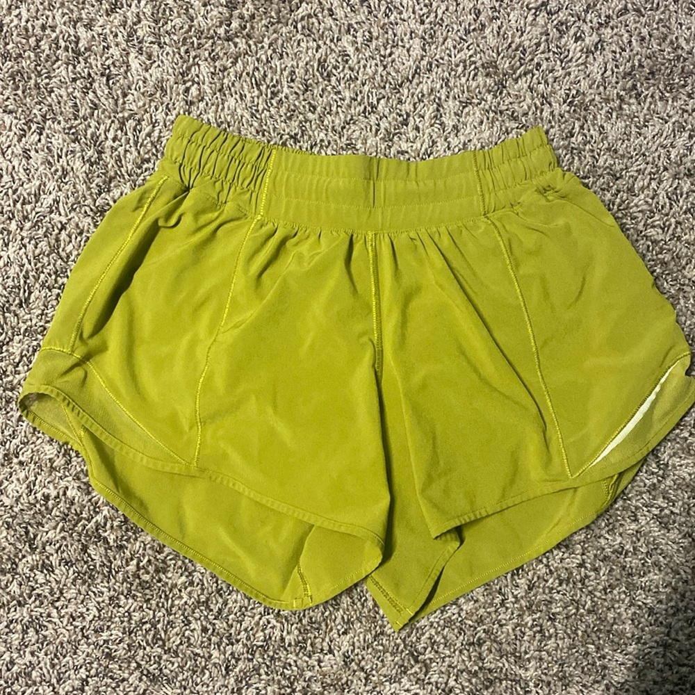 Lululemon women’s hotty hots shorts